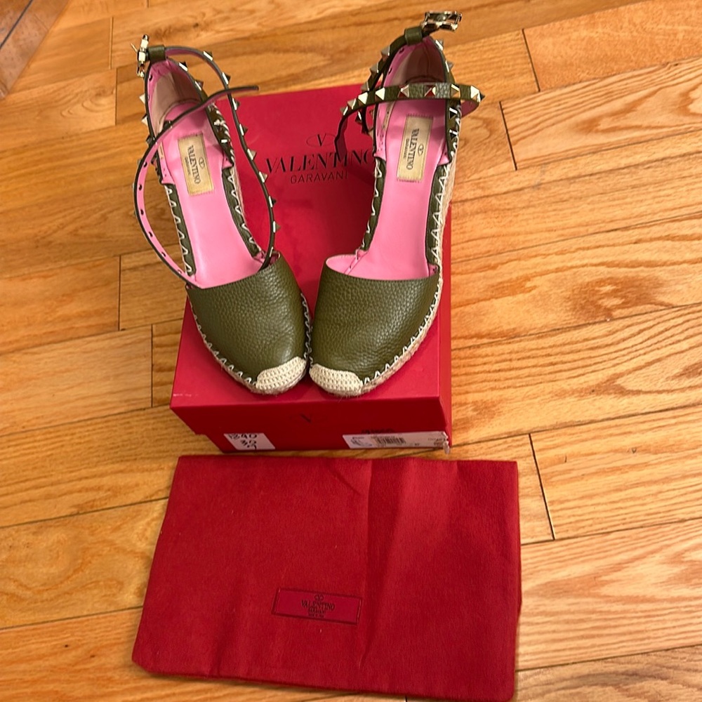 Valentino espadrilles khaki green rockstud, pink interior size 37 worn once